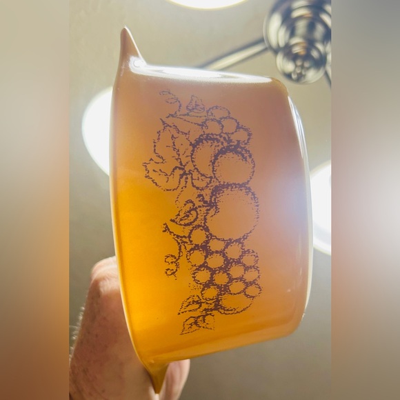 Pyrex Old Orchard 1 quart round casserole dish. #473. Great used condition. - Picture 5 of 7